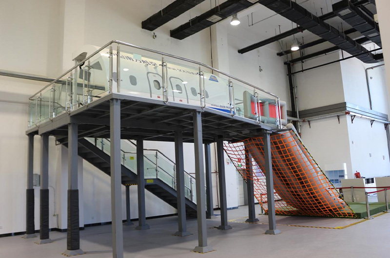 Photos of the A320 overwing evacuation simulator