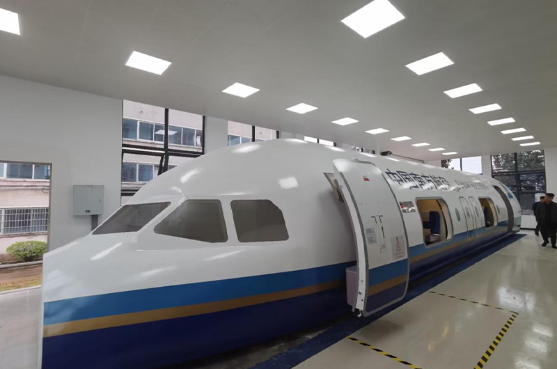 Photos of the A320 service bay simulator