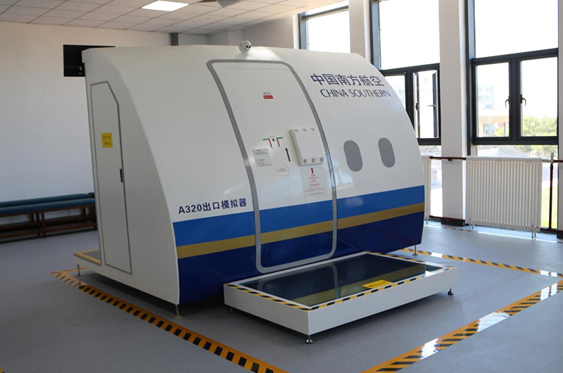 Photos of the A320 service bay simulator1